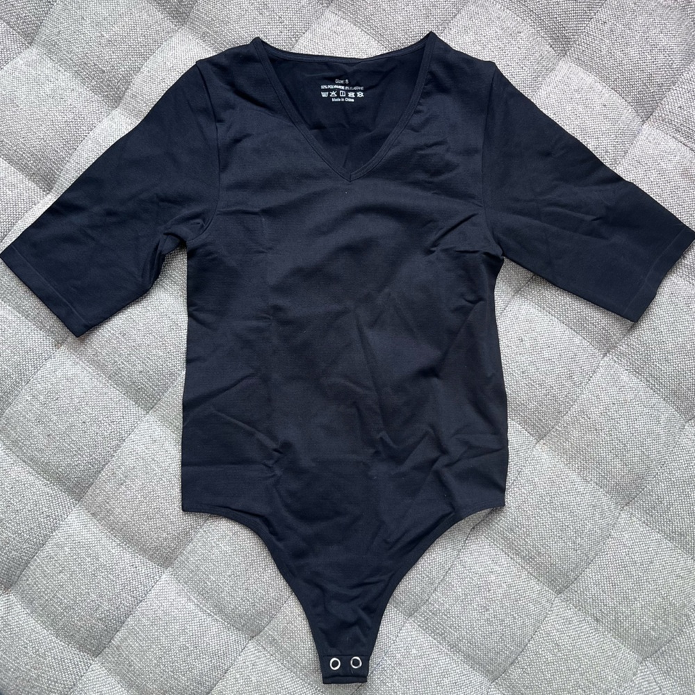 ***NWT**** Bundle Pack Bodysuits - Picture 7 of 12